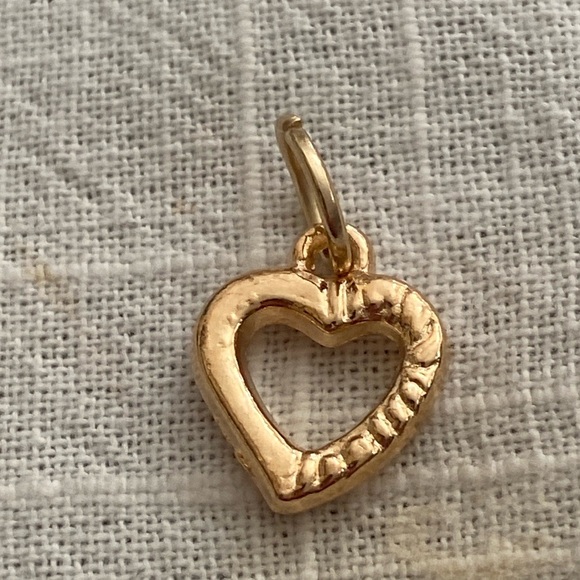 5/$10❤️❤️❤️NEW ROSE GOLD TONE ALLOY HEART CHARM PENDANT - Picture 1 of 2
